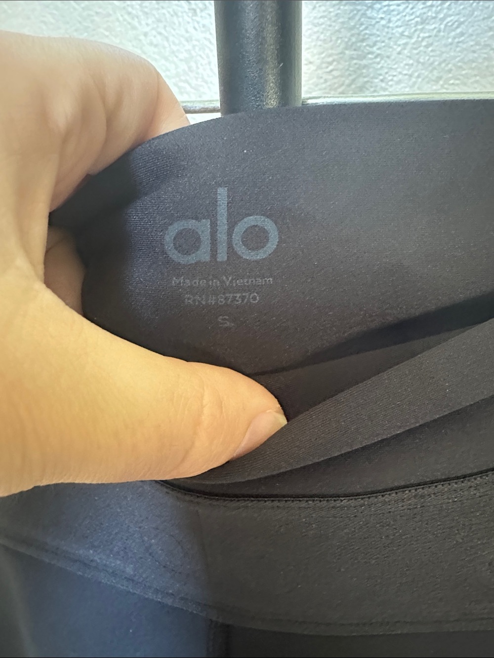 ALO Yoga Black High-Rise Capri Leggings sz small - Picture 2 of 10